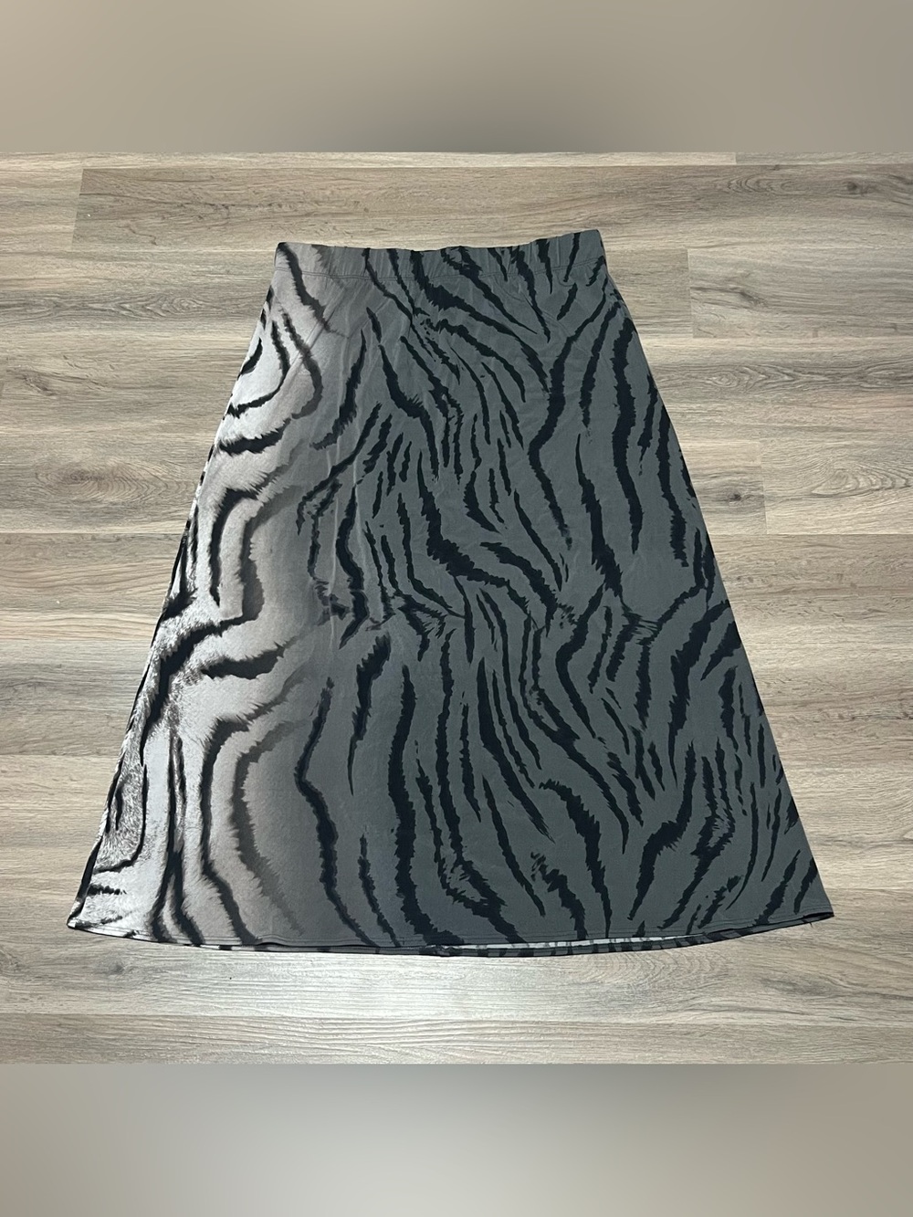 Susan Graver Women's Large Maxi Skirt Animal Print Gray Black Elastic Stretch
